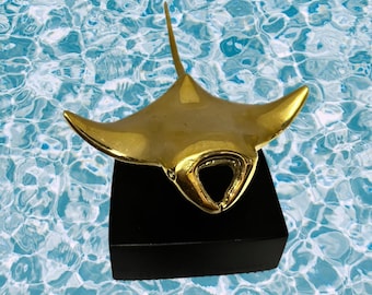 Small brass manta ray