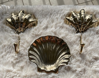 Brass clamshell set. 2 x hooks 1x dish