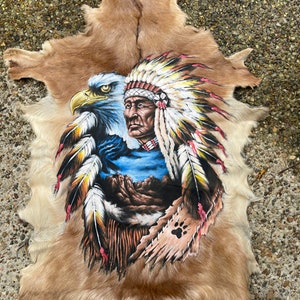 Ein anarikanischer Häuptling der Indianer.   Handbemaltes Ziegenfell
