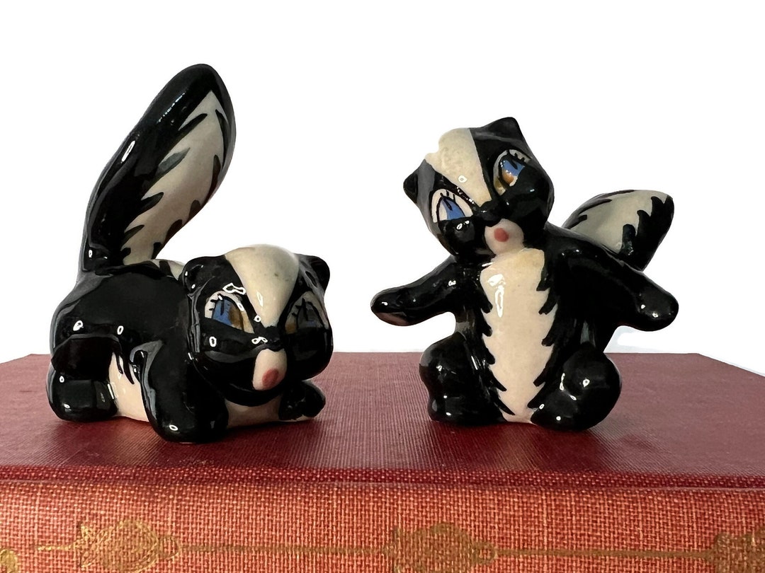 2 Vintage Ceramic Skunk Figurines Ceramic Arts Studio Inky and Dinky Etsy