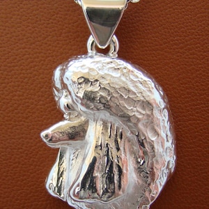 Colgante grande de plata de ley con cabeza de caniche