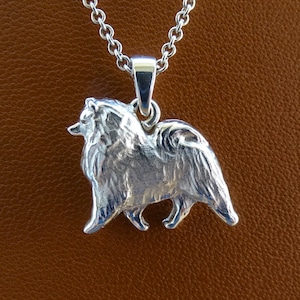 Small Sterling Silver Keeshond Moving Study Pendant