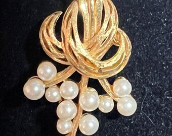 Vintage Crown TRIFARI Brooch ca 1955-60s Classy and Classic Design! Special Occasion, Bridal, or Just Because!
