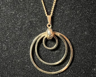 Vintage Goldtone Geometric Concentric Circles Pendant Necklace!