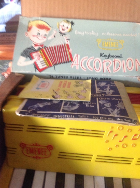 emenee golden piano accordion