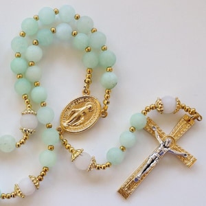 Médaille Notre-Dame de la Miraculeuse, chapelet catholique, perles de jade vert mat 8 mm, ton doré, cartes de prière et coffret cadeau faits main, Inc.