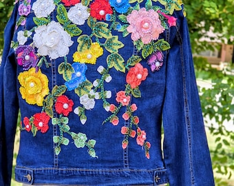 花柄刺繍ラインストーンデニムジャケット – 手作業で装飾、アップ 