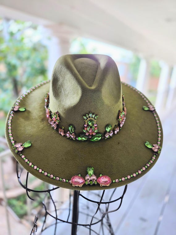 Beautiful Gamusina Hat Olive Green With Rose and Green  display picture 1