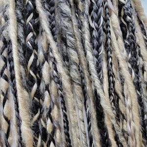 Frosted Granite SE, Set von 10- Synthetische Dreadlocks