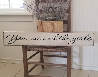 Panneau en bois Toi, moi et les filles - panneau de famille - décoration de ferme - panneau blanc - partie supérieure du fixateur - décoration pour la maison - rustique - panneau en bois primitif - grand