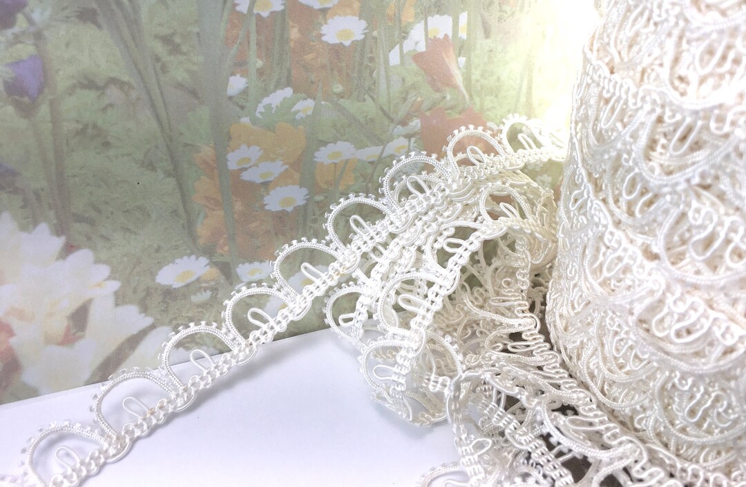2yd Ivory Button Hole Loop Lace Trim Scalloped Edge 5/8