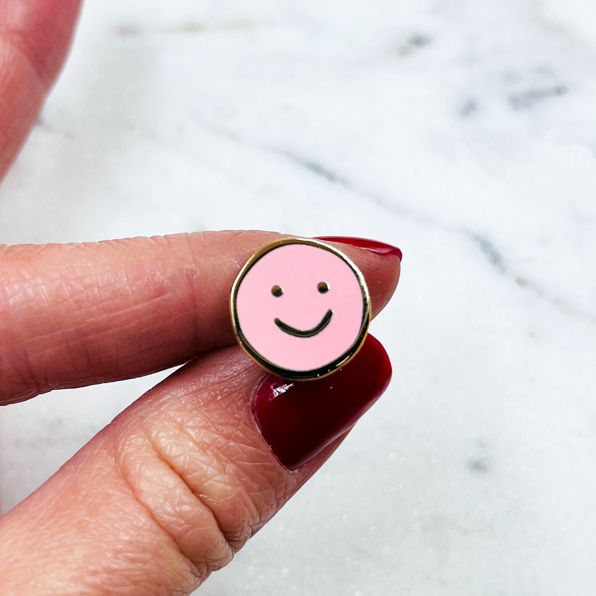 Smile brooch shop