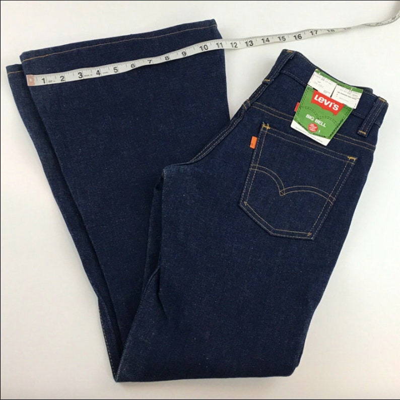 levi's bell bottom jeans