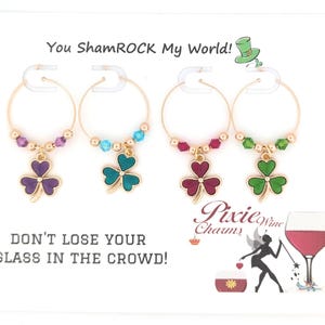 Pingentes de vinho do dia de São Patrício em cartão-presente, pingentes de vinho irlandês Shamrock, identificadores de etiqueta de vidro do dia de São Patrício, presente do dia de São Patrício