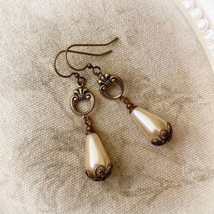 Vintage Pearl Drop Earrings Hanging Pearlized earrings Victorian Romantic Antique brass earrings Gift for her Creamy Bridal Dangle earrings