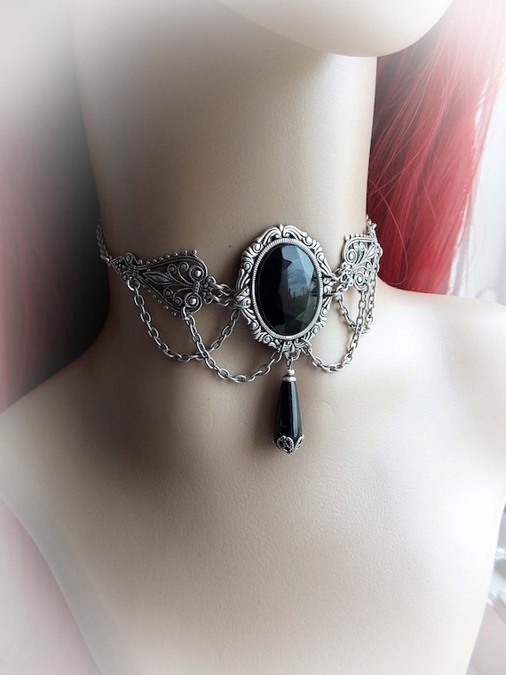 black jewel choker