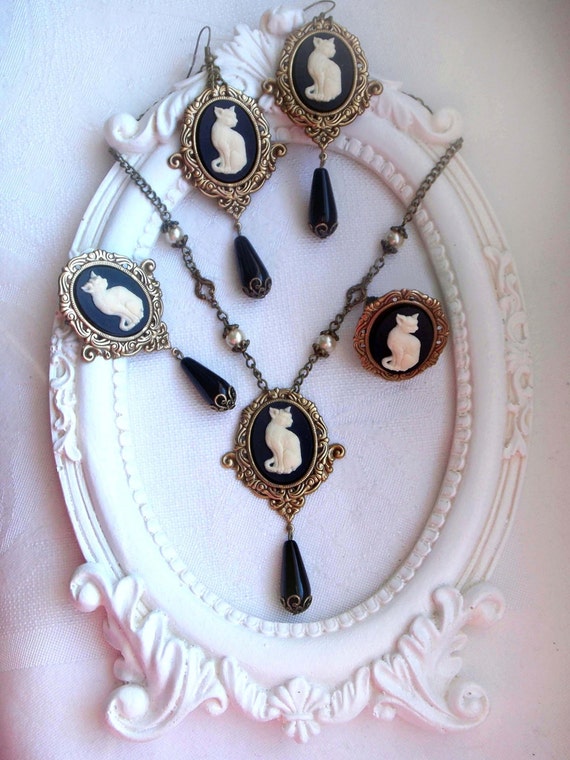 Steampunk Cameo Ear Rings Choker Set Steampunk Cameo Ear Rings Choker Set