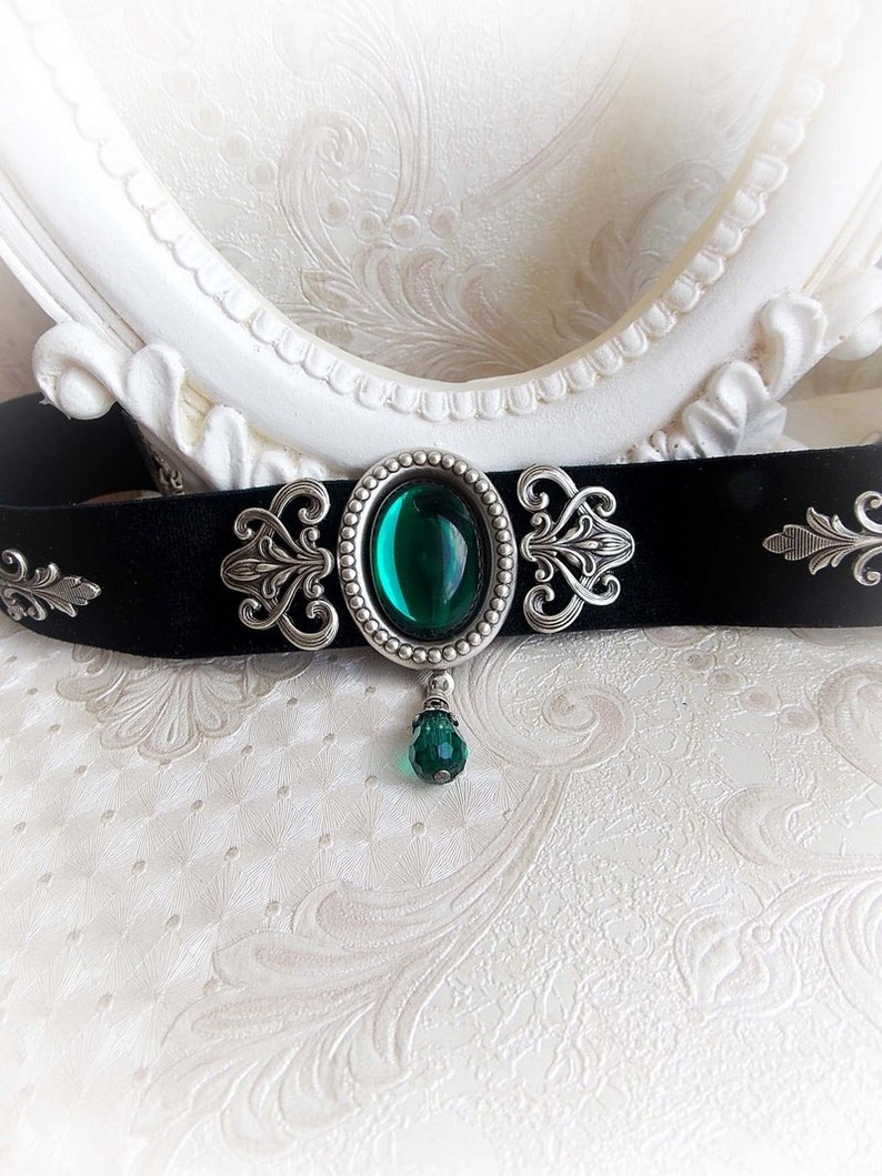 Gargantilla de terciopelo con joya verde esmeralda: collar gótico victoriano barroco imagen 4