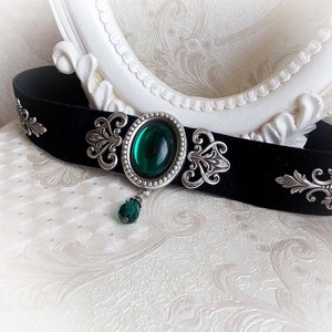 Gargantilla de terciopelo con joya verde esmeralda: collar gótico victoriano barroco imagen 2