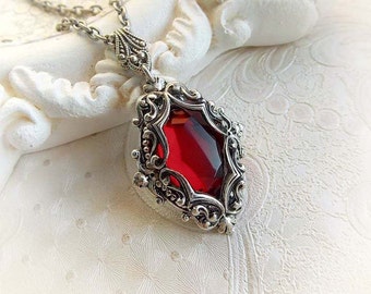 Collar medieval de cristal rojo: colgante gótico de plata y rubí