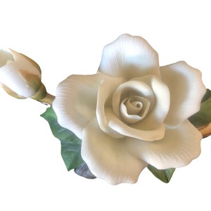 Andrea&#39;s Forever Rose / Statuina in porcellana bianca a forma di rosa / Elegante elemento decorativo per la casa / Collezione Andrea, grande rosa in porcellana