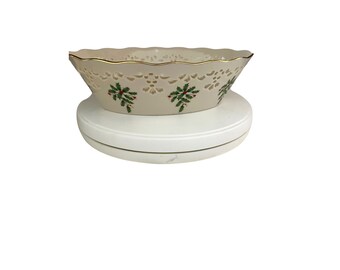 Lenox China Holiday Oval Pierced Porcelain Bread Bowl