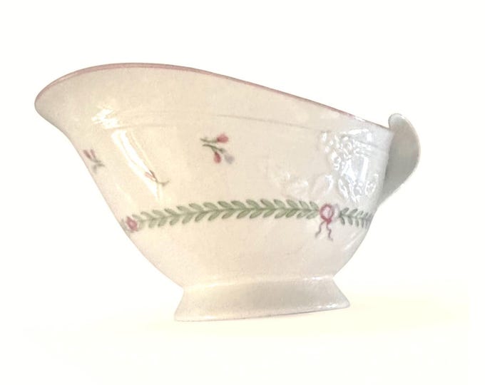 Villeroy & Boch Tiamo Gravy Boat Rose Buds Blue Flowers Porcelain Serving Piece with Underplate
