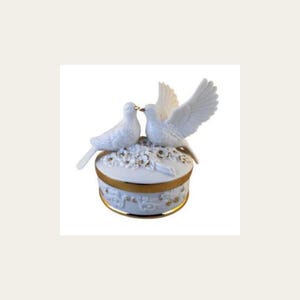 Music Box White Porcelain Gold Encrusted Turtle Doves | Vintage Decor, Wedding Gift, Home Accent, Keepsake