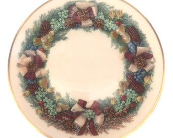 Lenox China | Annual Holiday Colonial Wreath Plate | Wall Hanging Plate | Massachusetts Colony | Original Box