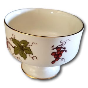 Vintage Royal Victoria Dessert Bowls: Pedestal Fruit Dishes, Gold Rim