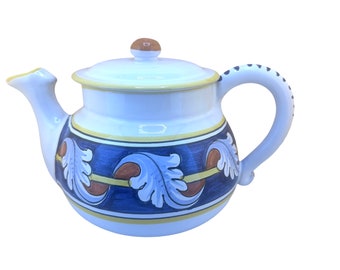 Festive Teapot, Unique and Stylish, Ideal Gift for Tea Enthusiasts