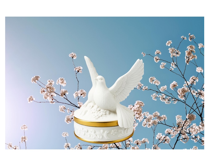 Vintage Porcelain Turtle Doves Antique Style Music Box: Gold Encrusted Keepsake