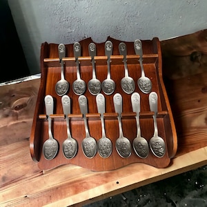 Vintage Franklin Mint Bicentennial Pewter Spoon Collection with Wall Rack | 13 Spoons in Excellent Condition | Historic Wall Hanging Decor