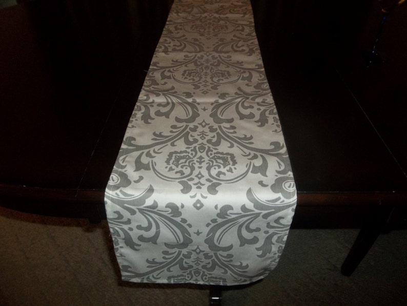 Traditions grayand white damask table runner Etsy Italia