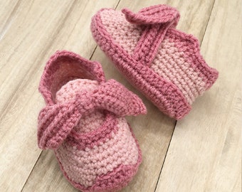 PATRÓN DE CROCHET Zapatillas con lazo - Patrones de zapatos para niños pequeños - Botitas con lazo de ganchillo para niños pequeños - Patrón de crochet para botines de bebé - Zapatillas deportivas para bebés