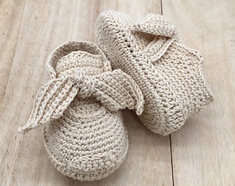 CROCHET PATTERN Bow Sneakers for Newborn - Preemie Crochet Shoes - Newborn Crochet Booties - Baby Bow Booties - 18" Doll Shoe Patterns