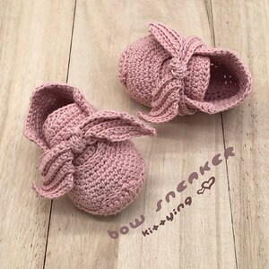 Motivo all'uncinetto per scarpe da ginnastica per bambini, modelli di scarpe da ginnastica Fenty Bow, download PDF di stivaletti per neonati, modelli all'uncinetto per scarpe sportive per bambini