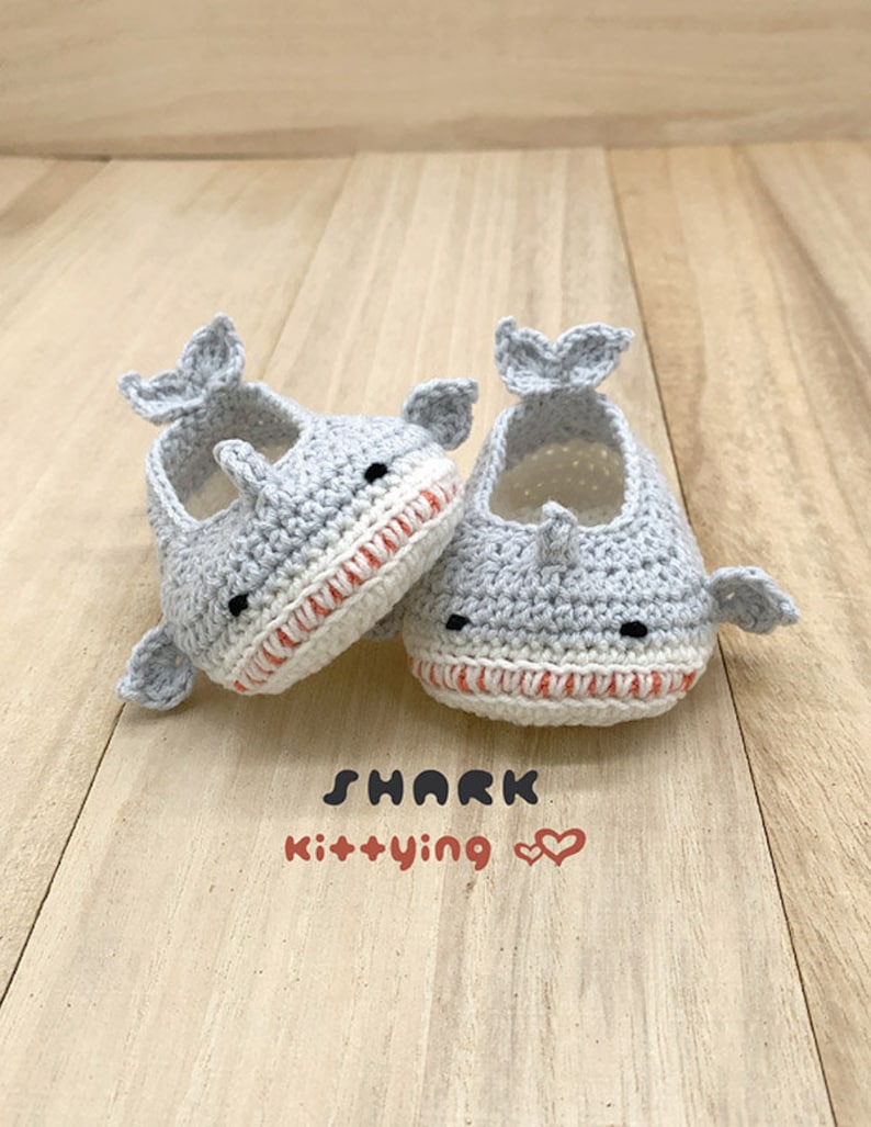 Crochet Pattern Shark Baby Booties, Crochet Baby Booties, Shark Crochet Patterns, Newborn infant toddler tailles Chaussures de bébé créature de la mer image 1