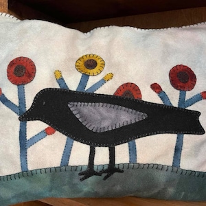 CROW In The GARDEN PILLOW ePattern | Patchwork | Applique