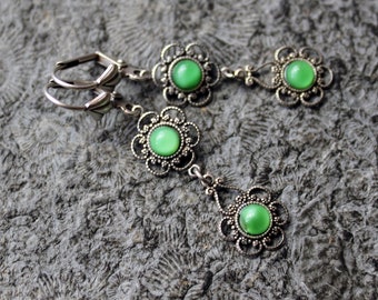 Cabochon earrings * LOBELIA * Green | Silver * Vintage