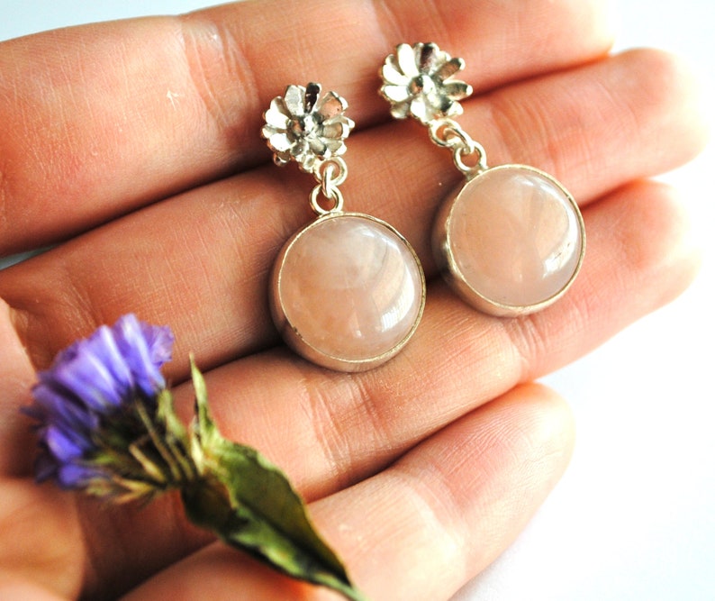 Hermione Daisy Rose Quartz Earrings Silver Flower Dangle Crystal Stud for Women Bridesmaid Studs Maid of Honor Gift Ideas
