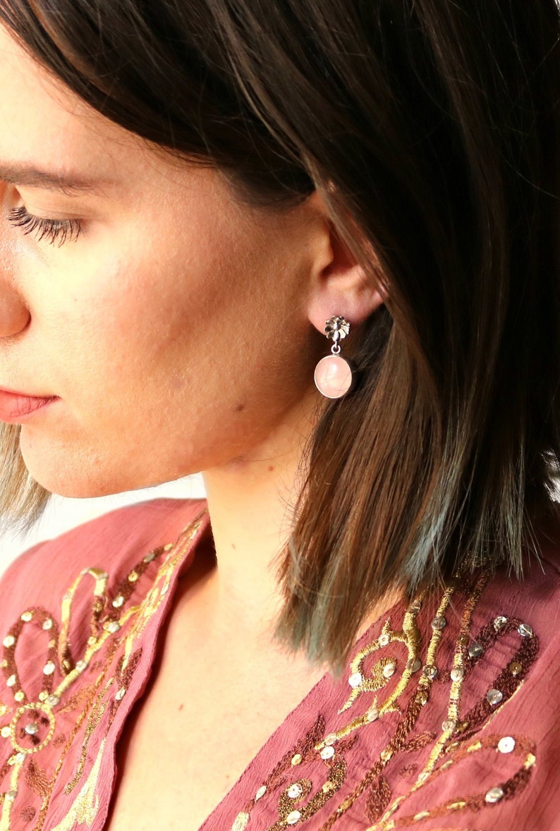 Hermione Daisy Rose Quartz Earrings Silver Flower Dangle Crystal Stud for Women Bridesmaid Studs Maid of Honor Gift Ideas