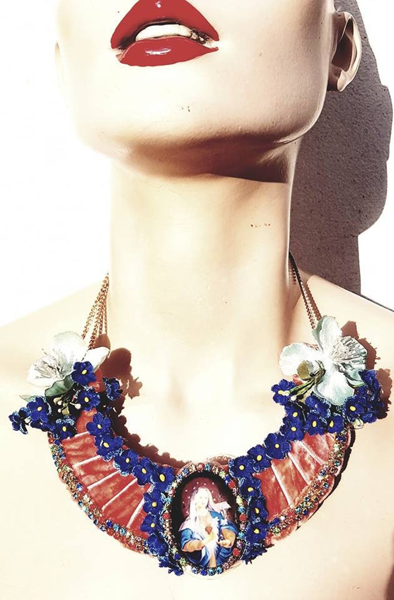 Holy Maria flower necklace