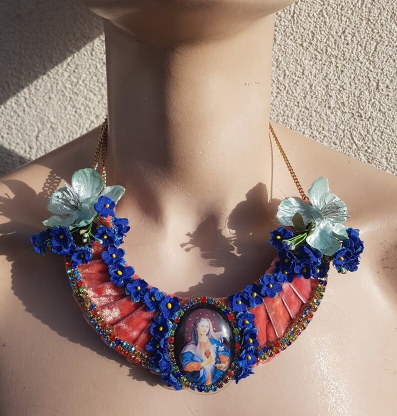 Holy Maria flower necklace