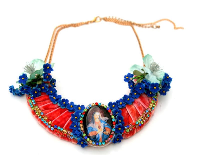 Holy Maria flower necklace