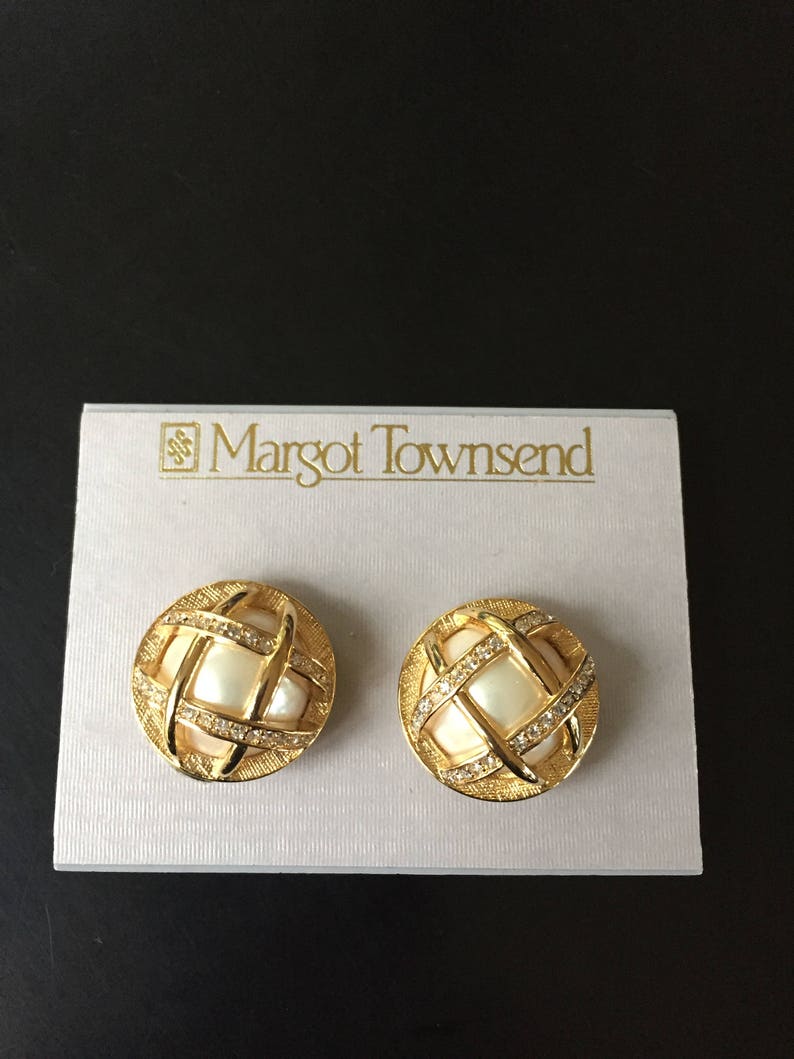 Vintage Margaret Townsend Pearl and gold rhinestone clip on earrings NWT image 3