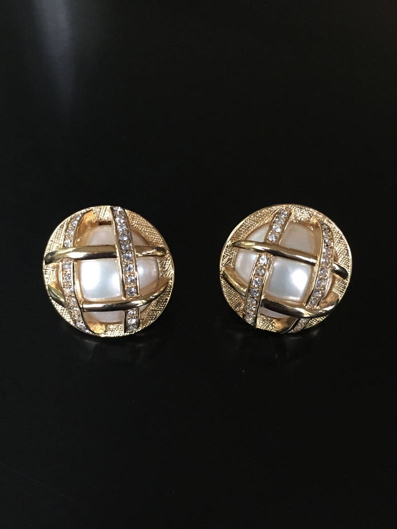 Vintage Margaret Townsend Pearl and gold rhinestone clip on earrings NWT image 6