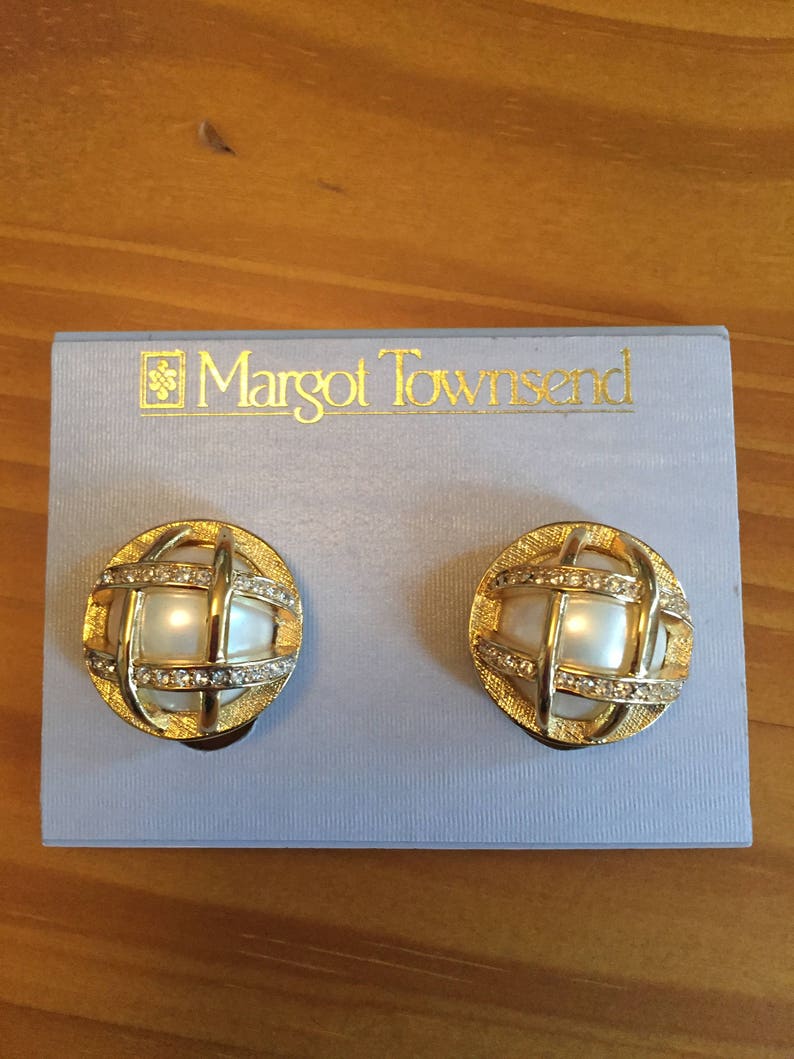 Vintage Margaret Townsend Pearl and gold rhinestone clip on earrings NWT image 5