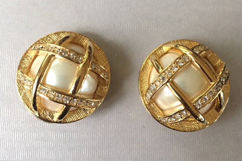 Vintage Margaret Townsend Pearl and gold rhinestone clip on earrings NWT image 2