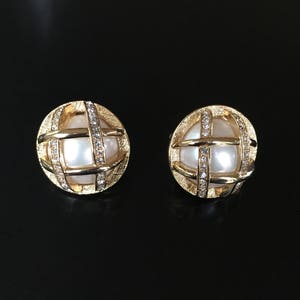 Vintage Margaret Townsend Pearl and gold rhinestone clip on earrings NWT image 1